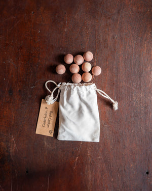 Iris Hantverk Cedar Balls in Cotton Bag