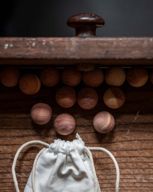 Iris Hantverk Cedar Balls in Cotton Bag