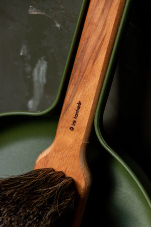 Iris Hantverk Dustpan and Brush Set