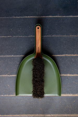 Iris Hantverk Dustpan and Brush Set