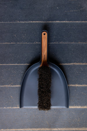 Iris Hantverk Dustpan and Brush Set