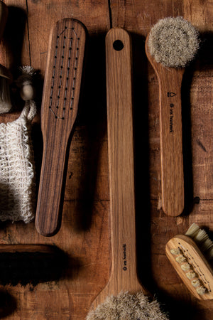 Iris Hantverk Face Brush with Handle