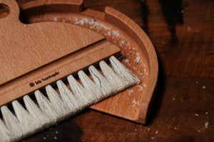 Iris Hantverk Table Brush Set