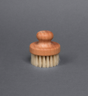 Redecker Beechwood Face Brush Round