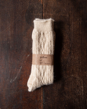 Yahae Alpaca Cable Pattern Socks Natural