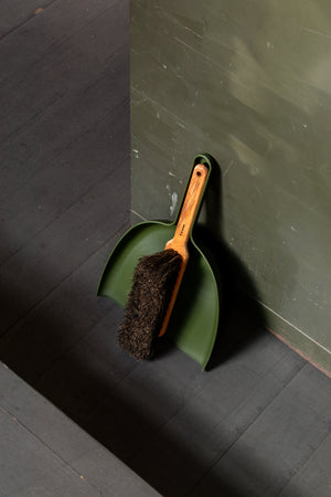 Iris Hantverk Dustpan and Brush Set