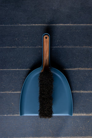 Iris Hantverk Dustpan and Brush Set